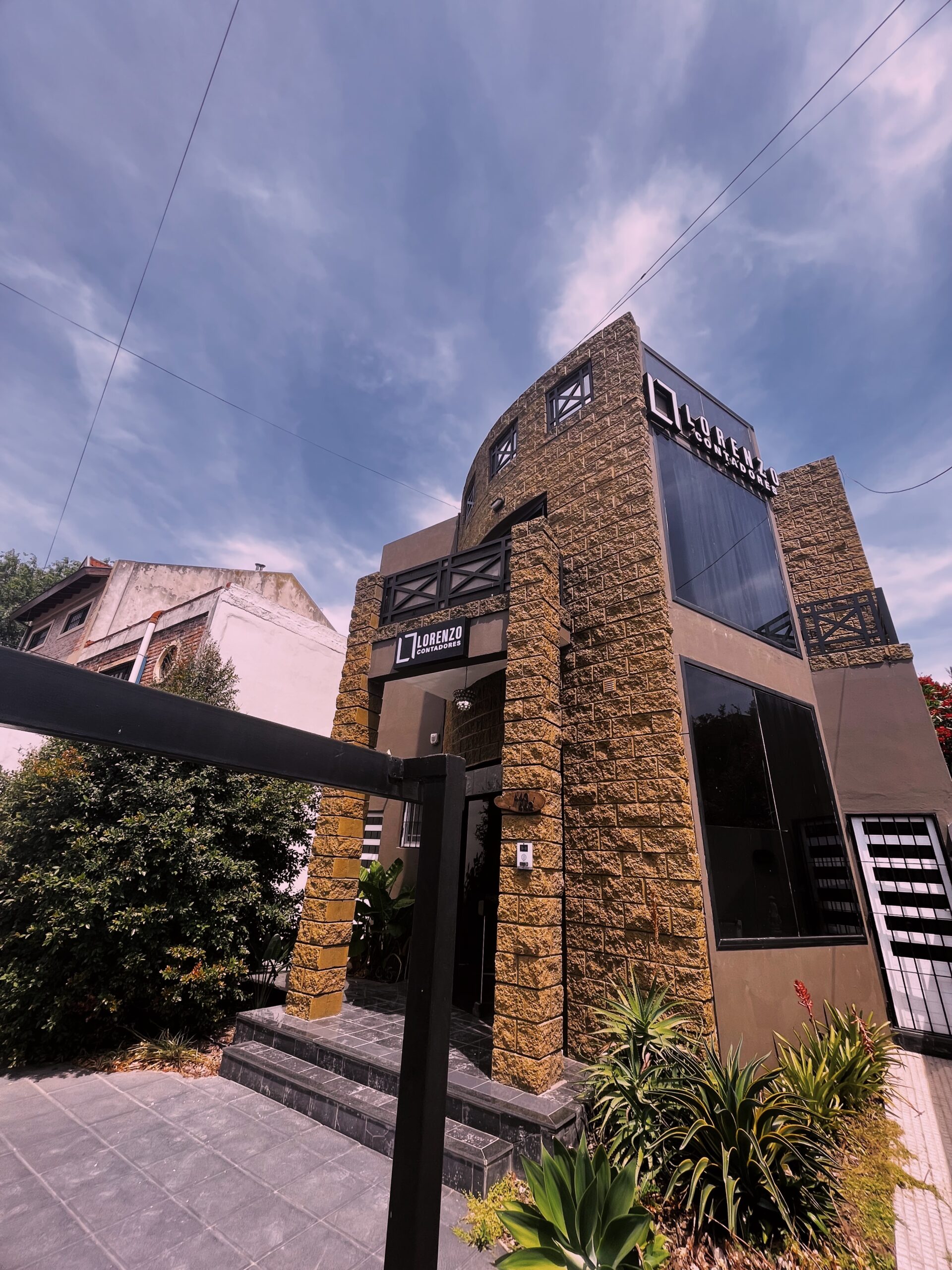 edificio de estudio lorenzo y asociados